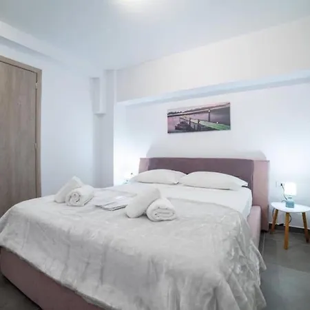 Brand New Aprt With Backyard In Lycabettus Hill !-2